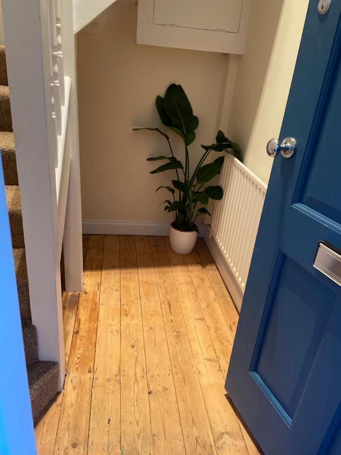 Super Convenient For Central London - Large 2 Double Bed Apartment 30 Seconds Walk To Platform Train Station And 19 Mins To London Waterloo Esterno foto