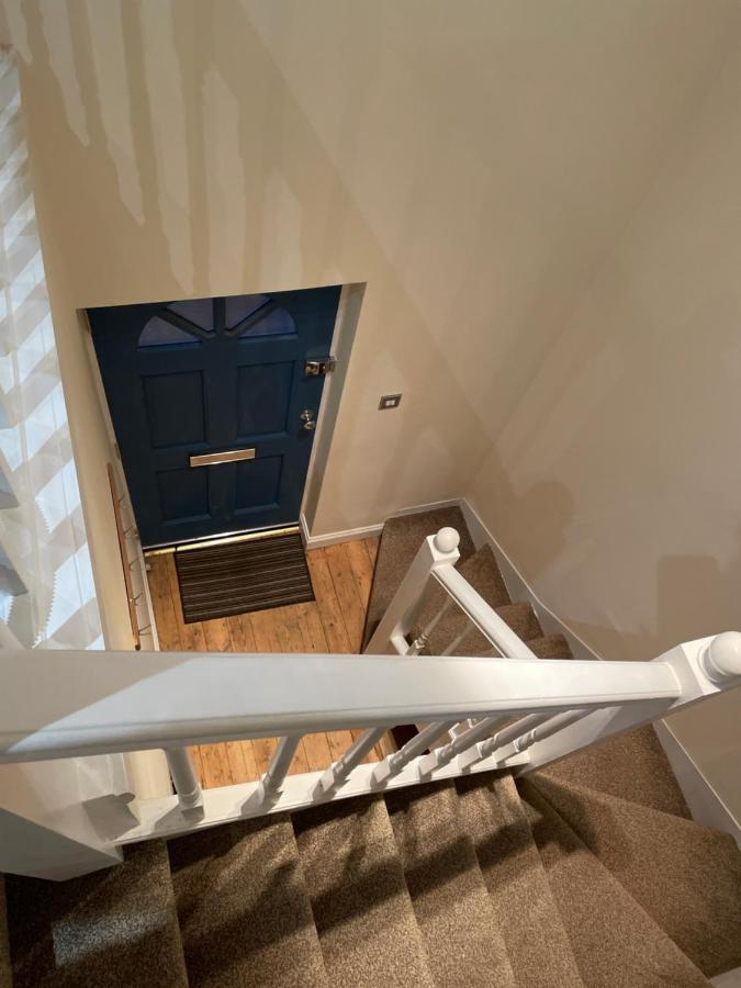 Super Convenient For Central London - Large 2 Double Bed Apartment 30 Seconds Walk To Platform Train Station And 19 Mins To London Waterloo Esterno foto